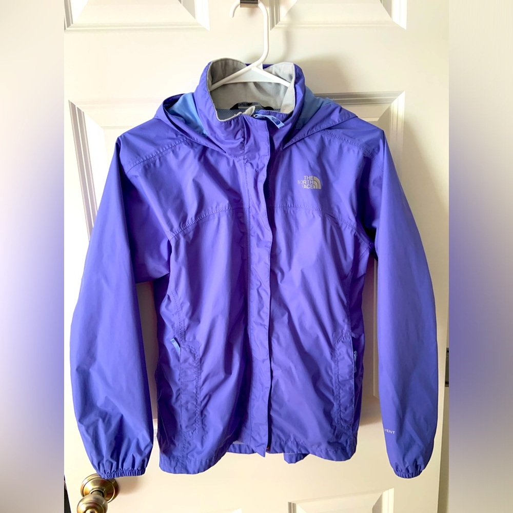 North face light weight rain coat with hood that folds away into the collar.
